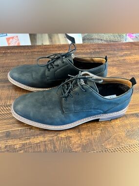 Steve Madden Black Derby Oxfords with Tan Contrast Sole